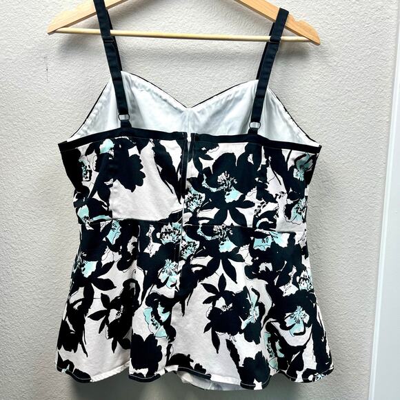 Torrid Women's Tank‎ Sweetheart Floral Blue White Black Empire Waist SZ 1X - Picture 4 of 11